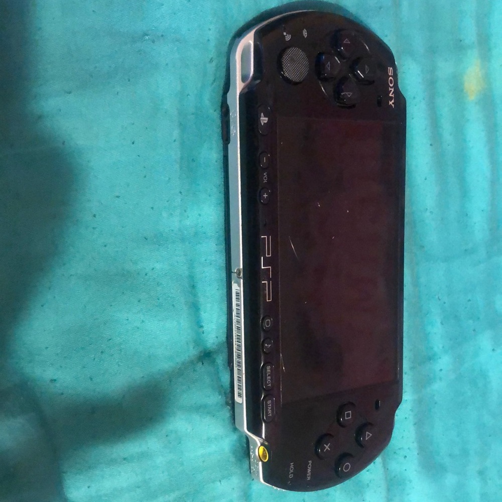 2000 PLAYSTATION PSP Console